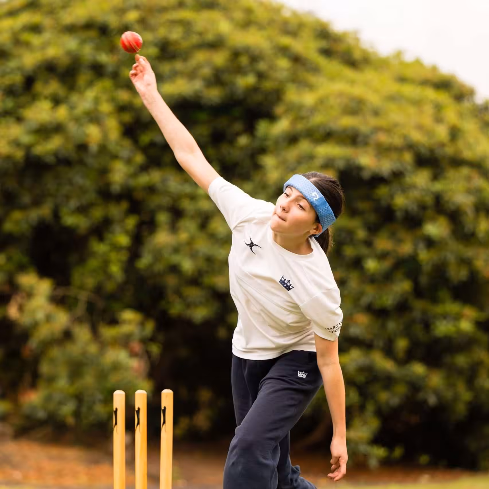 Cricket player wearing Rezon Halos